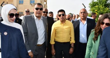 وزير الشباب ومحافظ القليوبية يتفقدان نادي العبور ويفتتحان عددًا من المشروعات