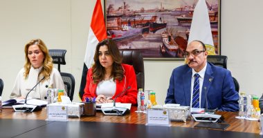 وزيرة التنمية المحلية تترأس لجنة اختيار المتقدمين للوظائف القيادية الشاغرة