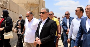محافظ الإسماعيلية يتفقد موقع النصب التذكارى بجبل مريم