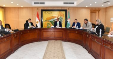 محافظ الفيوم يتابع موقف ملفى "التصالح" و"أراضى الدولة المستردة"  