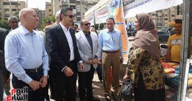 وزير التموين يفتتح المرحلة الثانية من سوق اليوم الواحد بمدينة نصر على غرار الأسواق الأوروبية.. توافر كل ما يحتاجه المواطن بتخفيضات 30%.. والمبادرة تشهد إقبالًا كبيرًا من المواطنين وإشادات جماهيرية واسعة الدكتور شريف فاروق وزير التموين خلال افتتاح المرحلة الثانية من سوق اليوم الواحد بمدينة نصر