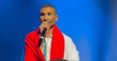 الشبكة نيوز : 
                                            ملتفا بعلم مصر.. أحمد سعد يُحيى أول حفلاته فى أستراليا لصالح راعى مصر
                                        