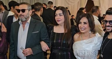الشبكة نيوز : 
                                            أحمد عبد العزيز وهنادي مهنا ووفاء عامر فى حفل زفاف ابنة أمل رزق (صور)
                                        