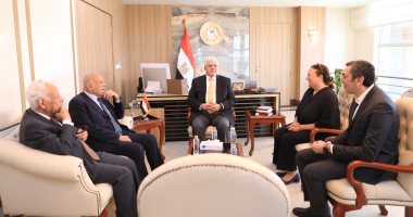 وزير التعليم العالى يستقبل الجراح العالمى الدكتور مجدى يعقوب.. صور