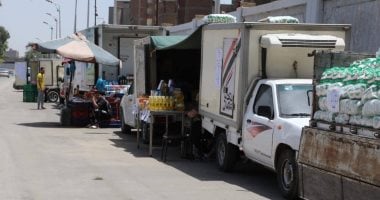 أسواق اليوم الواحد تعود من جديد فى الجيزة.. المحافظ: توفر السلع الأساسية بأسعار تقل عن مثيلاتها فى الأسواق.. انطلاقها بإمبابة وتشغيلها بالأحياء والمراكز الأيام المقبلة.. وتنظيمها أسبوعيًا مع التوسع ليومين سوق اليوم الواحد في إمبابة