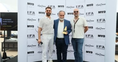 الشبكة نيوز : 
                                            مركز السينما العربية يسلم الفائزين جوائز النقاد للأفلام العربية خلال مهرجان كان
                                        