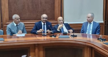 الإسكان: تنفيذ محطة مياه شرب جديدة و2488 وحدة بمشروعى ديارنا