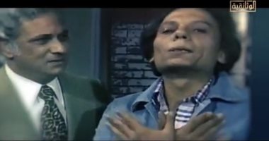 فيلم "الزعيم" يعرض انتقال عادل إمام للتلفزيون ونجاحه في "أحلام الفتى الطائر"