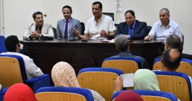 مدير تعليم سوهاج يتابع آليات انضباط اعمال امتحانات النقل والشهادات والدبلومات