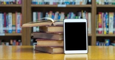 الكتب الورقية أم الرقمية الأفضل للأطفال؟.. عشان يحبوا القراءة