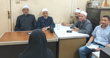 عقد الاختبارات الأولية للمتقدمات للحصول على تصريح واعظة معتمدة بسوهاج جانب من الاجتماع