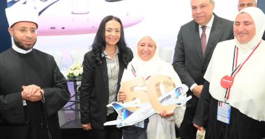 وزراء التضامن والأوقاف والطيران يودعون أول أفواج الحجاج من مطار القاهرة