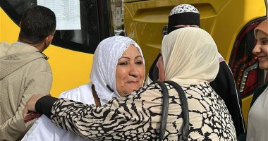 دموع الوداع وفرحة الروح ترافق الحجاج إلى الأراضى المقدسة.. فيديو وصور
