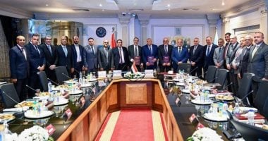 الوادى الجديد تسابق الزمن لتنفيذ أول مجمع لصناعة الأخشاب المضغوطة MDF من مخلفات النخيل.. 70 مليون يورو استثمارات فى المشروع بالتعاون مع الهيئة العربية للتصنيع وشراكة أوروبية لإنتاج 100ألف متر مكعب سنويًا.. صور اتفاق مصرى أوروبي لتنفيذ اكبر مجمع لإنتاج الأخشاب بالوادى الجديد