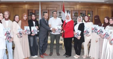 طلاب "آداب كفر الشيخ" ينتجون 3 مجلات تدريبية متميزة.. صور