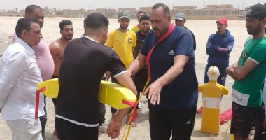 إجراء الاختبارات للمتقدمين لوظيفة عامل إنقاذ لتشغيل شاطئ المنصورة الجديدة