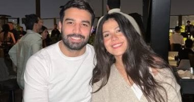 الشبكة نيوز : 
                                            النص الحلو في حياته.. حازم إيهاب دائم الإشادة بزوجته وفخور بها
                                        