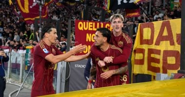 الشبكة نيوز : 
                                            روما يحسم موقعة ميلان بثلاثية في الدوري الإيطالي.. فيديو
                                        