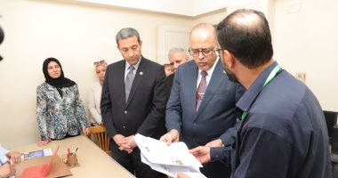 وزير العمل: نعمل على تطوير كفاءة أداء المديريات وتكثيف جهود توفير وظائف وزير العمل خلال جولته داخل مقر مدير مديرية العمل بدمياط