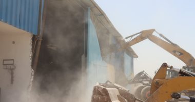 محافظ القليوبية يشهد إزالة شاملة لتعديات على الأراضي بقرية القلج بالخانكة جانب من الإزالات