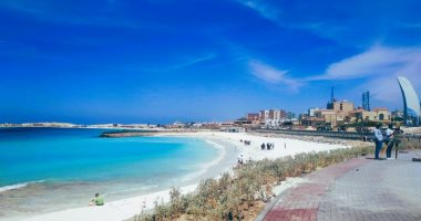 مدينة مرسى مطروح تشهد أعمال تجميل للحفاظ على مكانتها السياحية.. تطوير الكورنيش والبنية التحتية.. استحداث شواطئ جديدة باستصلاح المناطق الصخرية.. وأعمال التطوير الشامل أوشكت على الانتهاء قبل بداية المصيف.. صور
