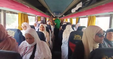 محافظ الإسماعيلية يتابع انطلاق فوج حجاج الجمعيات الأهلية للأراضى المقدسة