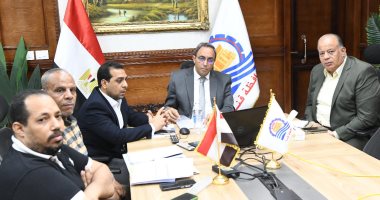 محافظ قنا يتابع ملف إزالة التعديات وتقنين أراضى أملاك الدولة