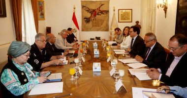 وزير الثقافة يجتمع بلجنة اختيار رئيس أكاديمية الفنون الجديد جانب من الاجتماع