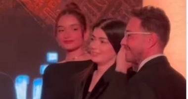 أحمد زاهر وابنتاه ملك وليلى