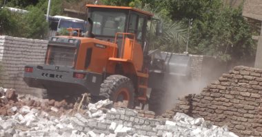 مدينة الأقصر تنفذ إزالة 13 قيراط تعديات زراعية واسترداد 20 فدان أملاك دولة
