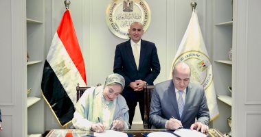 التعليم توقع بروتوكول تعاون لرفع كفاءة العاملين بالمدارس الرسمية للغات جانب من توقيع البروتوكول