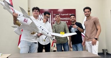 "درون " مصري 100% بأيدي أبناء جامعات مصر الذكية.. طلاب علوم الطيران والفضاء بجامعة المنصورة الجديدة يصممون "درون" متكامل بمهام جديدة.. يراقب الطرق ويدعم المستشفيات من خلال خدمة توفير نقل الدم بأسرع وقت الدرون وطيارة ايرباص من تنفيذ الطلاب
