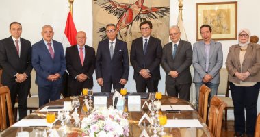 وزير الثقافة ورئيس البنك الأهلى يشهدان توقيع بروتوكول تشغيل مبنى السلطان حسين جانب من توقيع البروتوكول