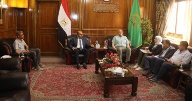 محافظ القليوبية يبحث مع مساعد وزيرة البيئة تطوير منظومة إدارة المخلفات