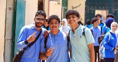 طلاب الثانوى العام يؤدون الامتحان إلكترونيا والمديريات تتابع انضباط الاختبارات.. صور طلاب الثانوى العام يؤدون الامتحان إلكترونيا