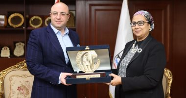 المستشارة أمل عمار ومحافظ بني سويف 