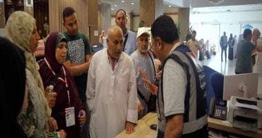 فى حضرة الحبيب.. دموع على باب الروضة وتكبيرات فرح فى قلب المدينة المنورة.. حجاجنا يزورون قبر النبى.. وتنظيم مصرى نموذجى يجعل من الروضة رحلة لا تُنسى.. وضيوف الرحمن: سلامٌ على من حملنا له السلام دموع على باب الروضة