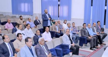 محافظ سوهاج: نسبة تنفيذ مشروعات "حياة كريمة" بمركز البلينا 89% جانب من الاجتماع