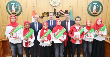 محافظ المنوفية يُكرم "مدرسة جريس الابتدائية" لفوزها بمسابقة أوائل الطلبة على الجمهورية