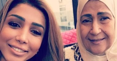 وفاة والدة المطربة أروى بعد صراع مع المرض أروى ووالدتها