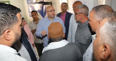 محافظ بنى سويف يزور قرية نعيم و يوجه بحلول وبدائل لمشكلات ومطالب الأهالى