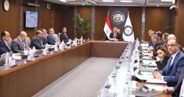 نيوز برو : 
                                            وزير البترول يوجه بضرورة وضع خطط مستقبلية لمهمات الحفر لاستغلال الطاقات الإنتاجية
                                        