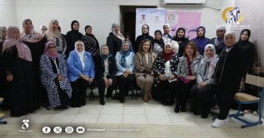 أنشطة المجلس القومى للمرأة لا تتوقف.. برامج تدريبية لتوعية الأمهات والمقبلات على الأمومة بأسس التربية الصحيحة.. وتدريب السيدات على الحرف اليدوية والتلى السوهاجى بالقرى والنجوع.. وبرامج للتثقيف المالى للسيدات فعاليات البرنامج التدريبي " تنمية الأسرة المصرية "