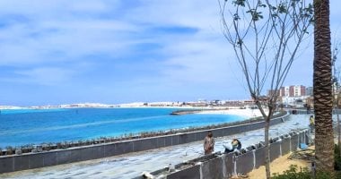 تصميم عصرى ومساحات خضراء.. كورنيش مطروح "شكل تانى" بعد التطوير.. تكثيف الجهود لإنهاء أعمال التشطيب والتجميل قبل المصيف.. وتطوير ورفع كفاءة البنية التحتية.. واستحداث مناطق خدمية وترفيهية وشواطئ جديدة.. صور روعة البحر والطبيعة - كورنيش مطروح