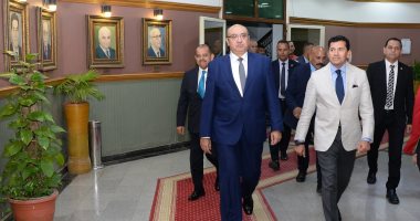 وزير الشباب والرياضة يزور جامعة المنصورة للمشاركة فى مناقشة رسالة دكتوراه بكلية التجارة جانب من الزيارة