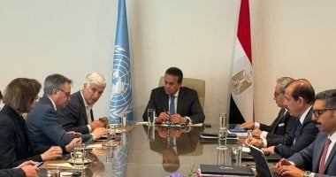 وزير الصحة يناقش آخر مستجدات ملفات التعاون المشترك مع ممثلى البنك الدولى جانب من الاجتماع