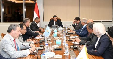 وزير الإسكان يشدد علي  أهمية توطين الصناعة فى مجال مشروعات المياه والصرف