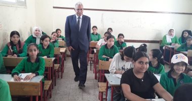 وكيل تعليم الإسماعيلية يتفقد امتحانات النقل بإدارة شمال التعليمية