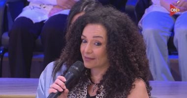 منى الشاذلي ترحب بعضوة في فرقة هواة الجامعة الأمريكية: كانت أشطر مراسلة في العاشرة سلمى سليم