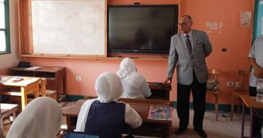 240  ألف طالب يؤدون امتحانات صفوف النقل بمدارس أسوان.. صور